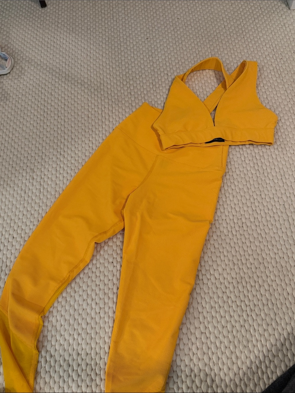 Beach Riot Yellow Activewear Set - Cropped Sports Bra & High-Waist Leggings